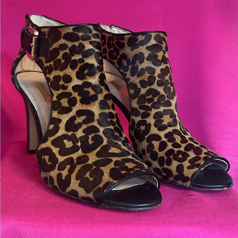 Louise et Cie Olivia Leopard Cut-Out Pumps Booties - Picture 2 of 5